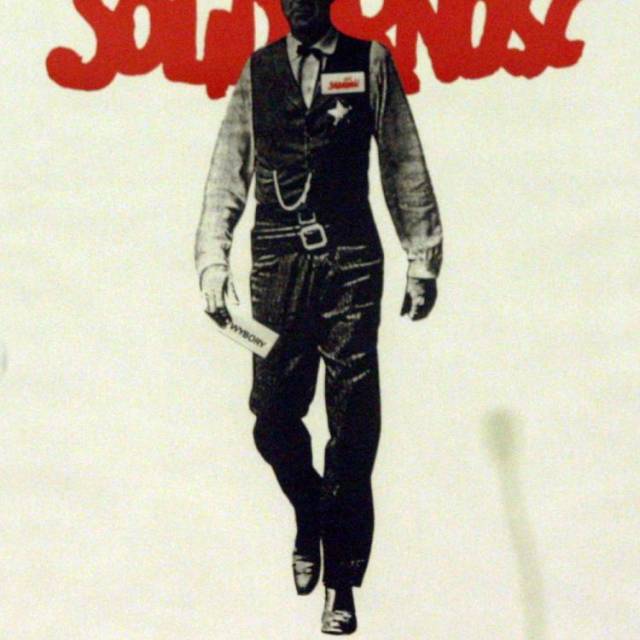 Plakat wyborczy KO "Solidarność" zaprojektowany przez Tomasza Sarneckiego, studenta ASP w Warszawie (fot. PAP)