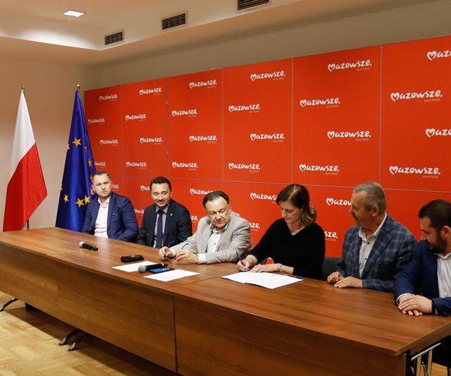 Podpisano aneksy do umów partnerskich w sprawie budowy linii kolejowej Zegrze-Przasnysz