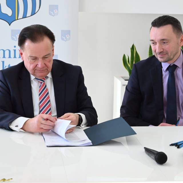 Podpisanie aneksów do umowy o partnerstwie i umowy dotacyjnej w ramach projektu budowy linii kolejowej Zegrze-Przasnysz