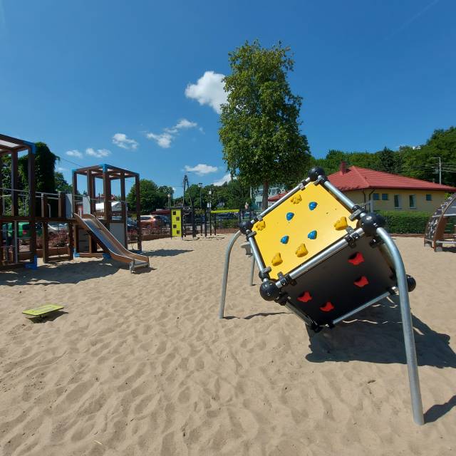 Modernizacja placu zabaw na terenie plaży w Serocku
