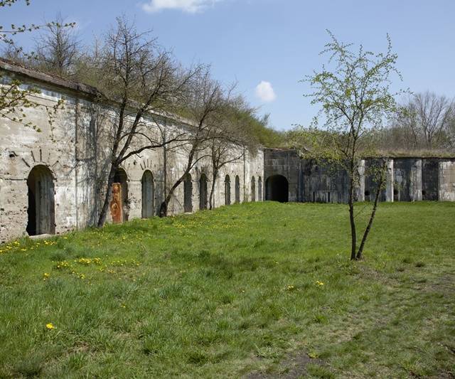 Fragment Fortu Dębe, wybudowanego ok. 1903 r. jako fort pomocniczy Umocnienia Dużego w Zegrzu (fot. A. Woźniakowska).